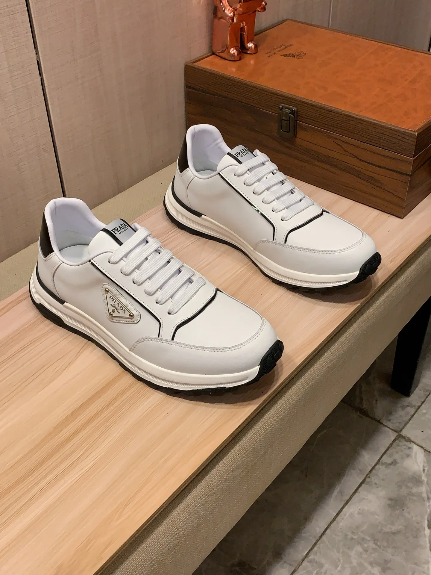Men's Men's Shoes💰420💰💰🎩🎩[Lightning][Lightning] "PRADA*" The latest and most popular casual shoes, top brand [seduce] luxury~purchase, top~quality. [Strong] The upper is made of imported breathable cowhide with material ➕ breathable sheepskin feet (•) and fine workmanship. The original stylish and stylish soft rubber wear-resistant and non-slip outsole is light and comfortable on the feet. The real thing looks better when photographed. 122: code: 38-44, 2️⃣ colors selected